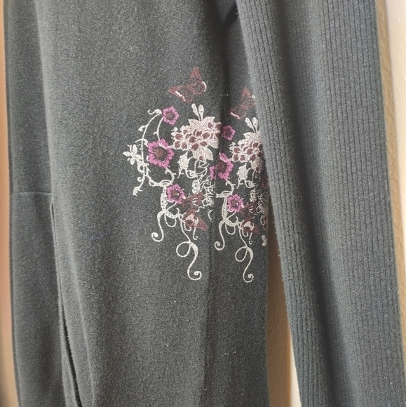 BCBGMaxAzria Black V-Neck Sweater - Picture 6 of 11